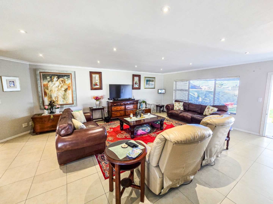 3 Bedroom Property for Sale in Stilbaai Wes Western Cape